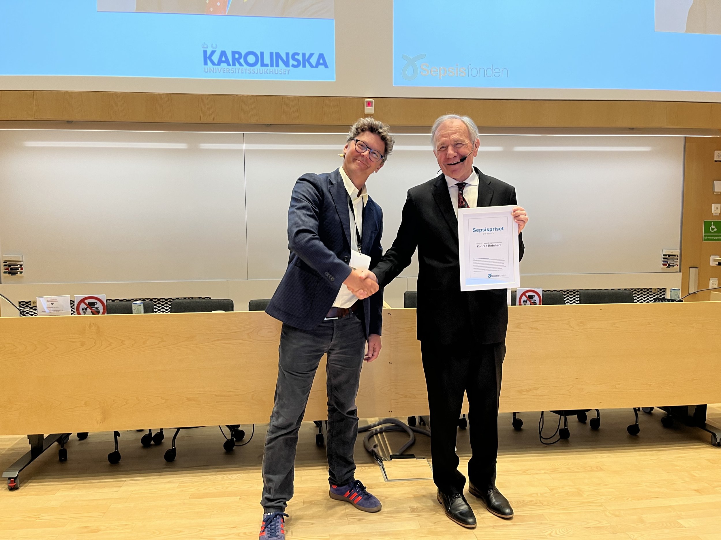 Sepsis Prize awarded to Konrad Reinhart by Adam Linder