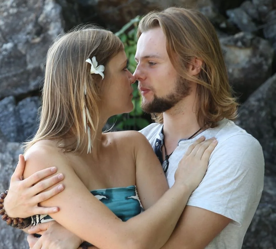 Bridging polarities in Intimacy