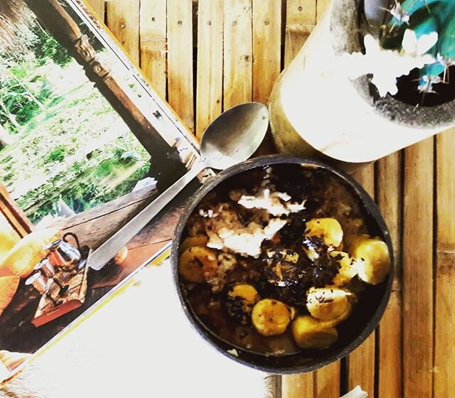 Enjoying tummy comforts in the tropics with a coconut &amp; cinnamon infused porridge topped with banana and shavings of raw homemade chocolate...
.
.
Now is precious time to discover and bring into your life the secret little things that make you fe