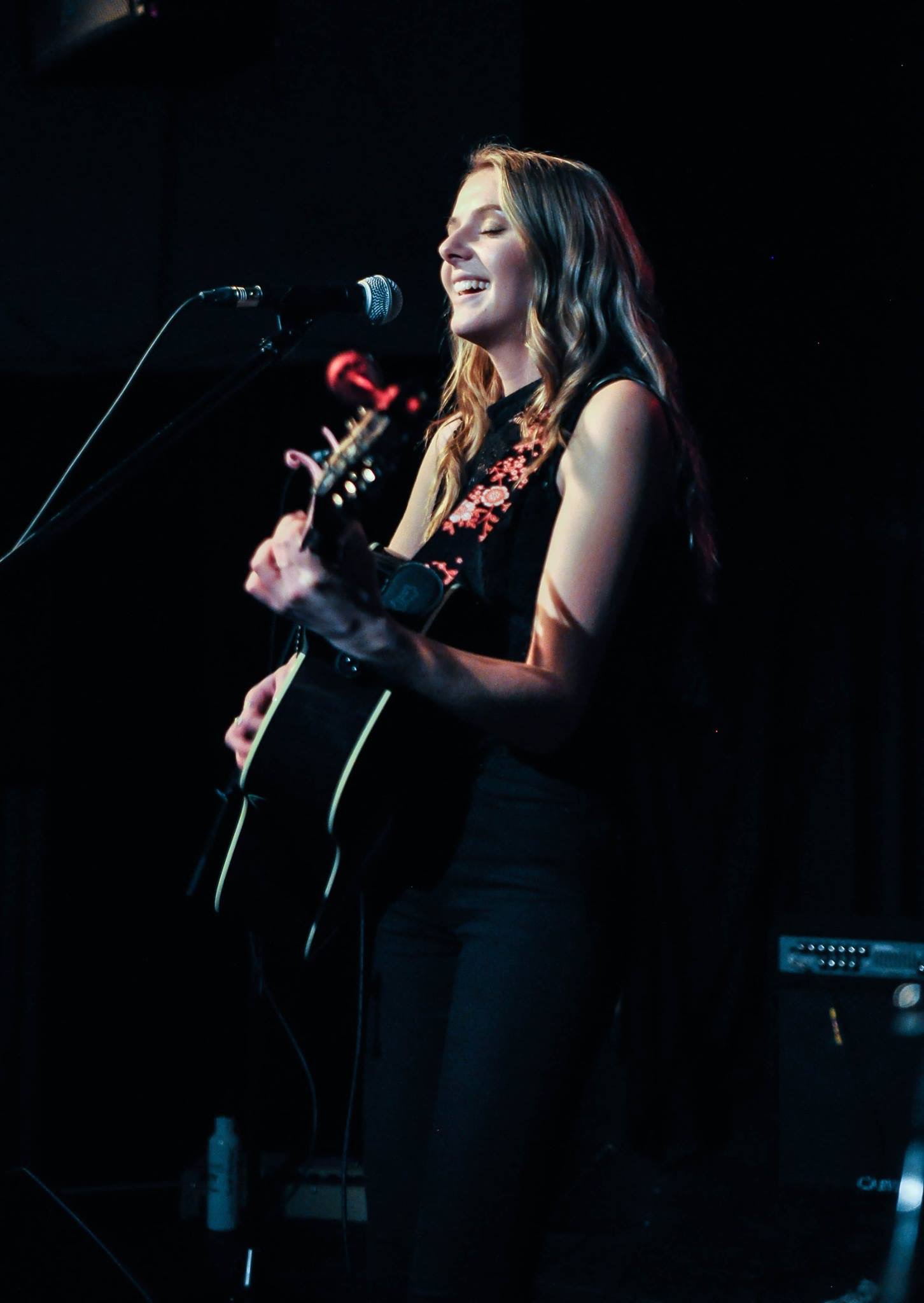 Jaimey Hamilton performing at Jam for the Kids.