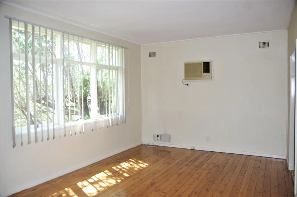 Lounge 1.jpg