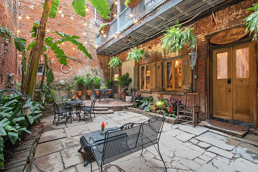 French Quarter Mansion’s historic courtyard