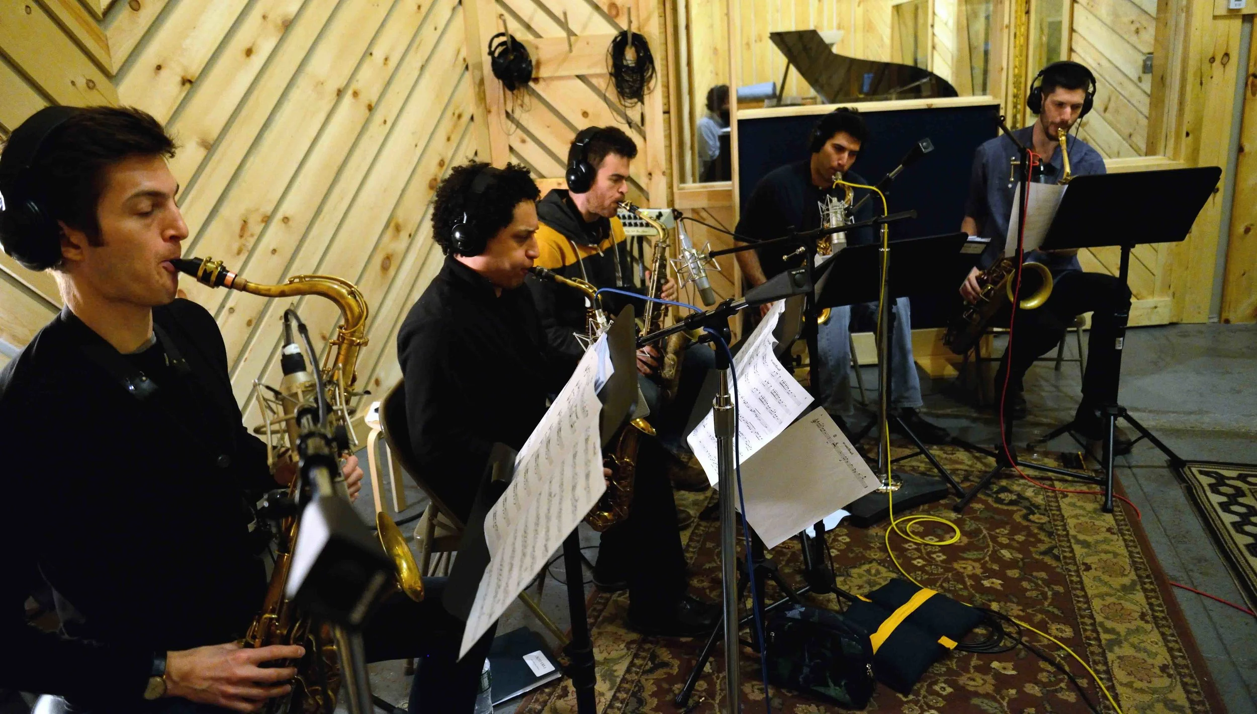  Sam Taylor, tenor saxophone, Omar Daniels, alto saxophone, Andrew Gould, alto saxophone, Sam Dillon, tenor saxophone, Tim Stocker, baritone saxophone. Nick Consol, piano. David White Jazz Orchestra. The Chase. Mister Shepherd Records (MSR-10615). Re