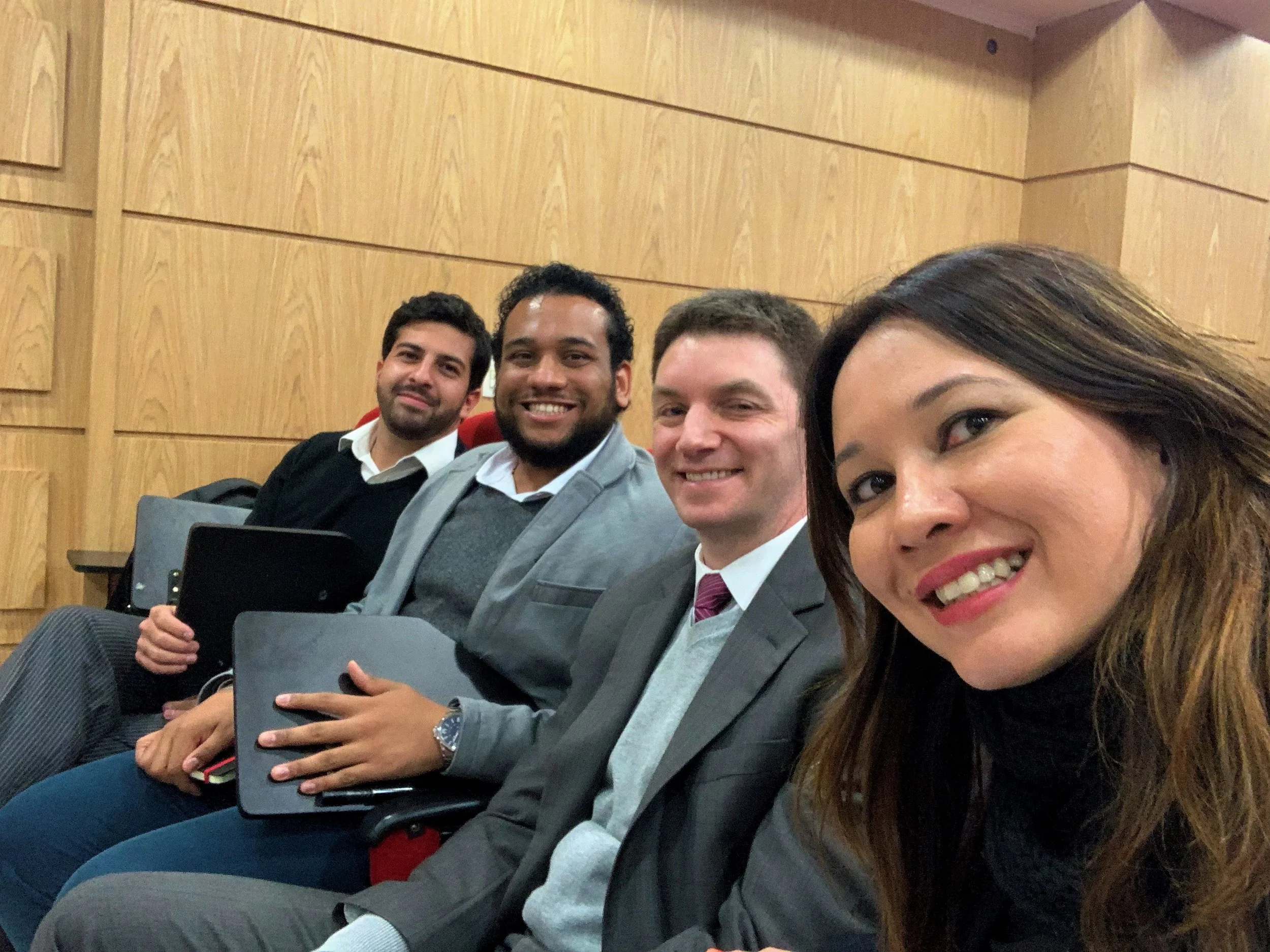 Professores Fernando Magri, Nikolay Bispo, Rafael Marcondes e Gabriela Araujo, na plateia, prestigiando o evento.