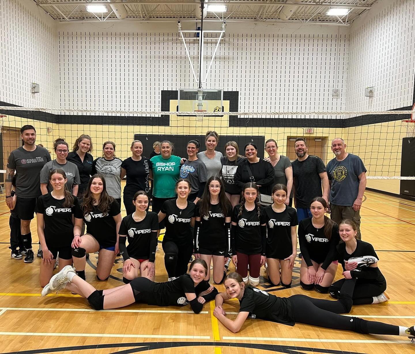 Our 14U Vipers&rsquo; Force Team celebrated the end of their season, after a hard fought Provincials, with a Players vs Parents Night! So much fun!🎉