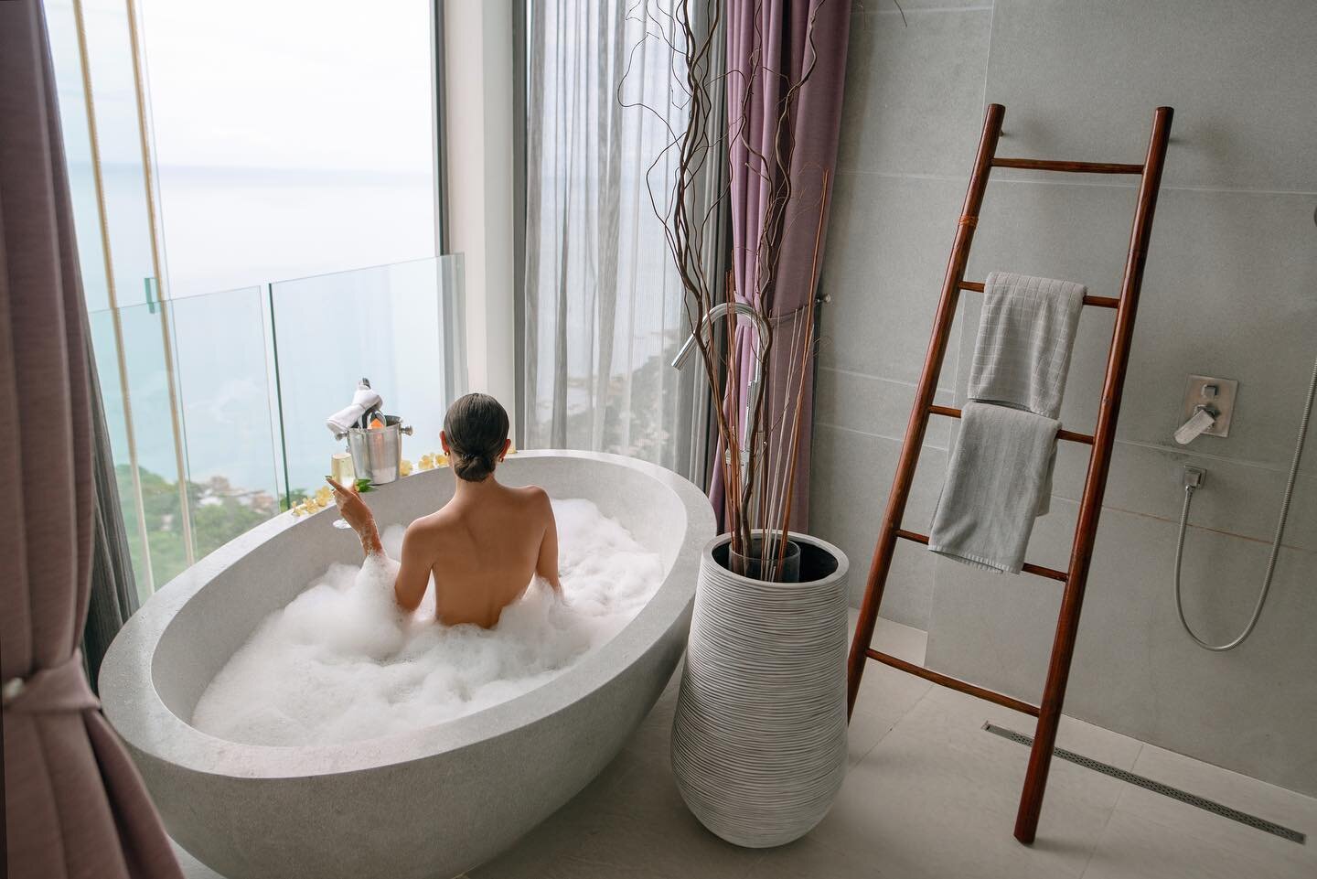 Have you ever had champagne breakfast in an eggshell concrete bathtub with foam as fluffy as the clouds? Here is your chance in our two master bedrooms! Contact us here on Instagram for further information.