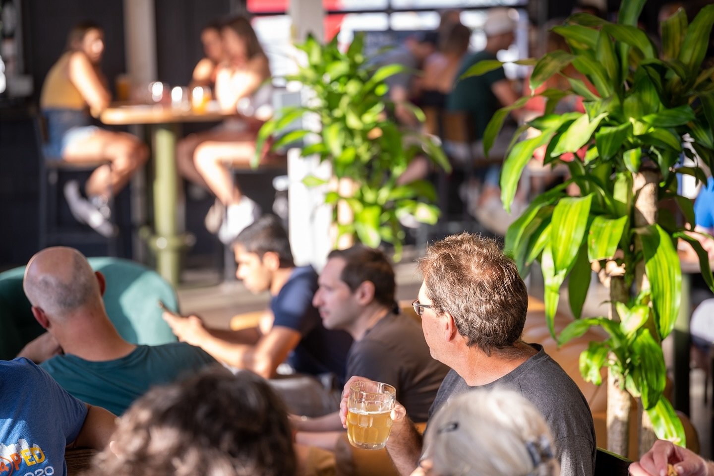 The sun is shining and the beer is flowing🍻We can&rsquo;t wait to see you today, tomorrow or this weekend in our taproom &mdash; grab your people and come on in for a drink!