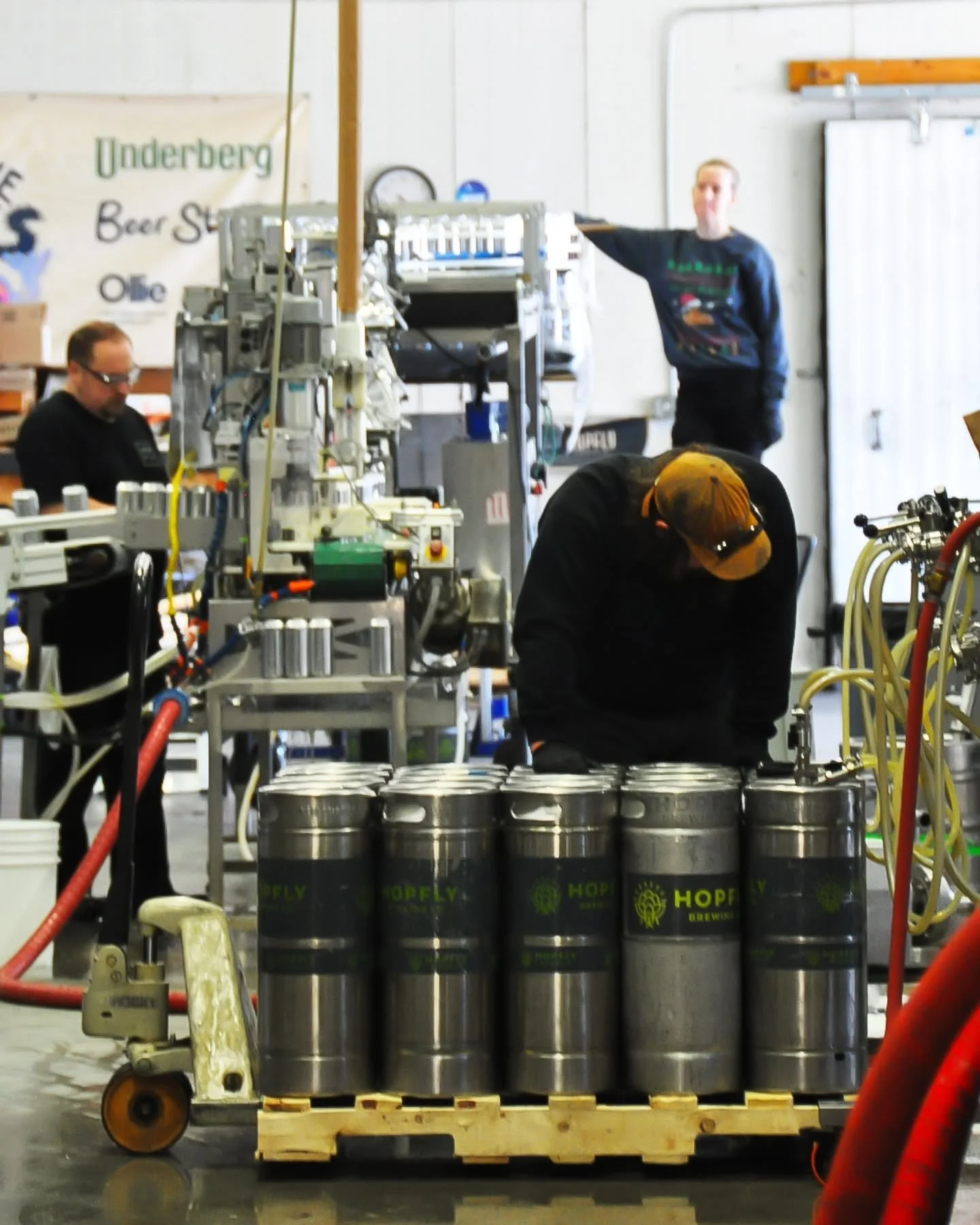 Even during the holiday season, the grind here is Endless. Nothing stops us from providing you with great beer, always. More specifically, today's grind was all about Endless Reign, our signature hazy IPA with a blend of American and Southern Hemisph