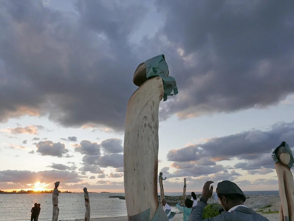 ANTONIUS ROBERTS SCULPTURE WOMAN BLUE SCARF_1110083.jpg