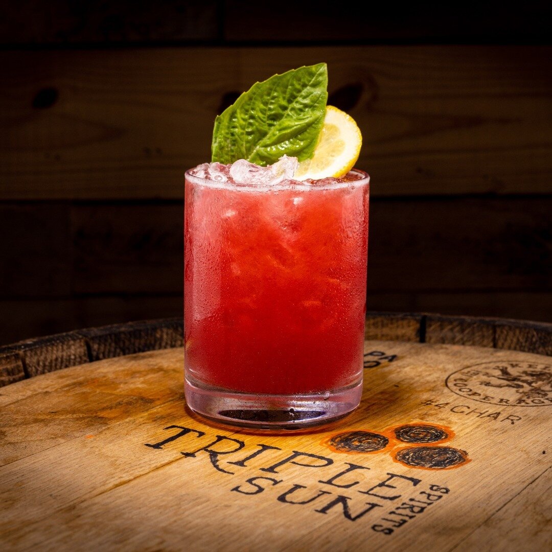 It's a good week when the biggest decision you have to make is which 1/2 price cocktail you&rsquo;ll be sipping at happy hour. We suggest this beauty, the Vodka Basil-Berry cocktail. 🤩 Join us every Thursday and Friday from 4pm to 6pm. 

#triplesuns