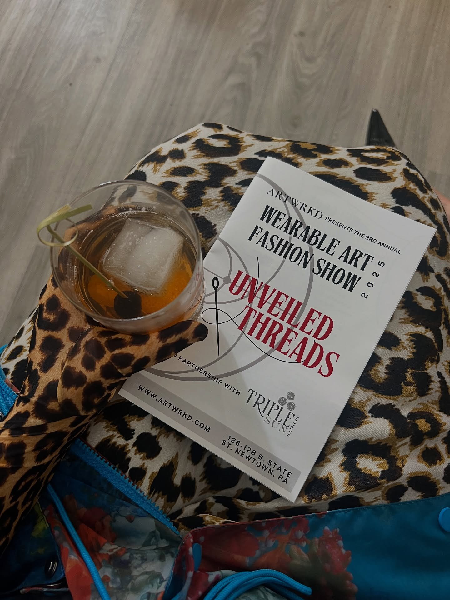 old-FASHION-ed, anybody? 🥃🍒🎨👠
.
We are proud to partner with @art.wrkd every year for their annual UNVEILED THREADS Wearable Art Fashion Show. The evening starts with a cocktail hour in our tasting room and ends in the @artwrkd.exhibitionspace fo