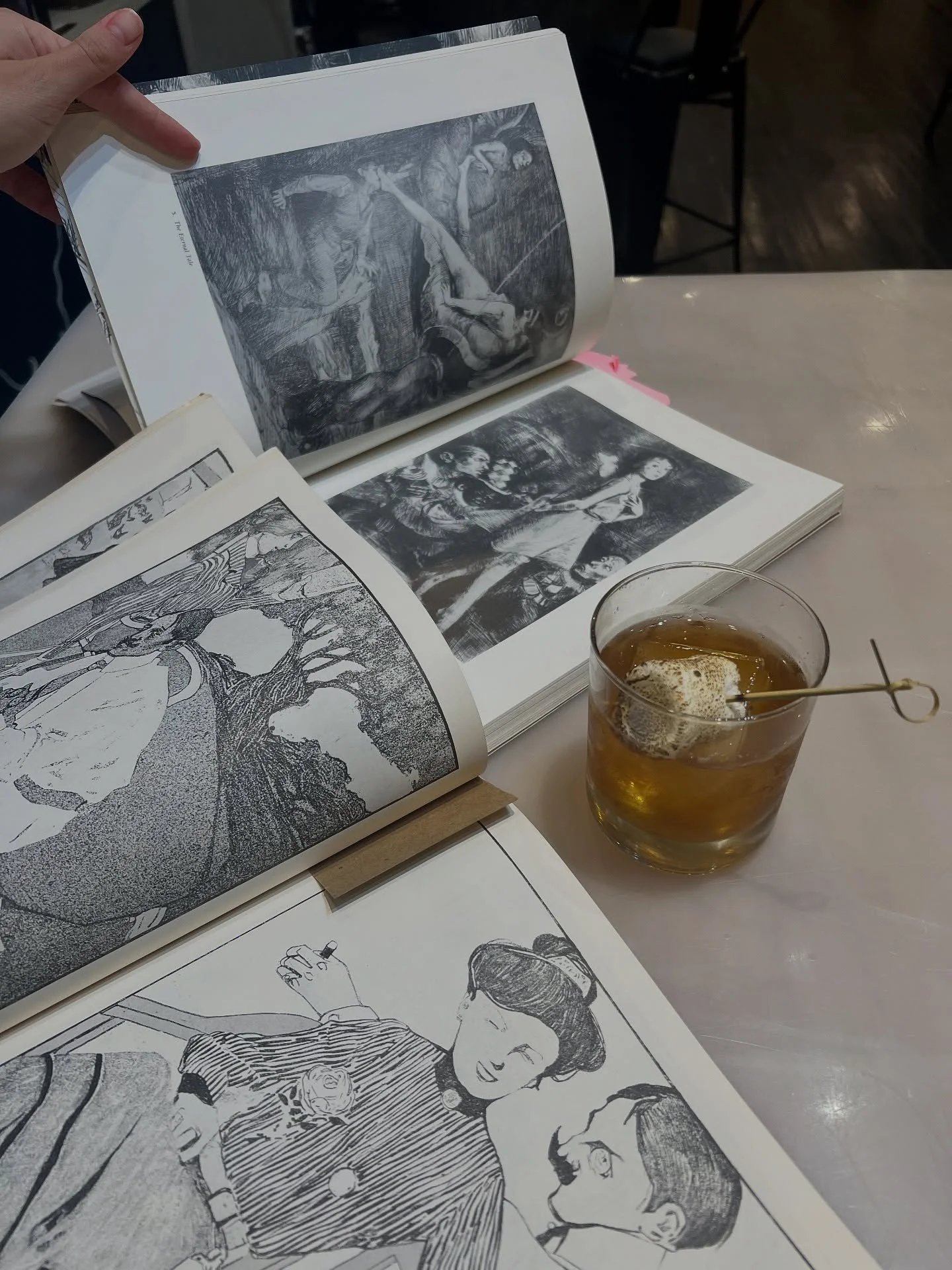 Art Caf&eacute; with our Campfire (bourbon, chocolate bitters, maple syrup, marshmallow)? 🔥 Yes, please! 🥃 You don&rsquo;t have to make art, you can just come for the vibes and browse some art books from the @art.wrkd library 📖🎨
.
Art Caf&eacute;