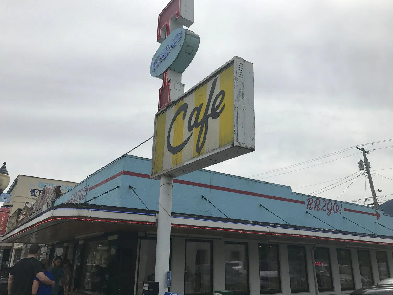 WA Day 6 - Petrified Wood, Peculiar Houses, and a Cherry Pie That’ll Kill Ya