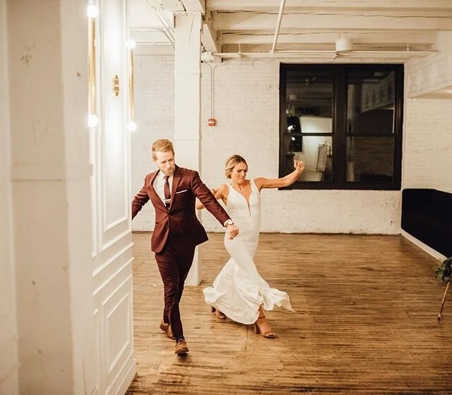 Introductions, or your chance to bust a move?💃🏼
📸: @rowanoakstudios