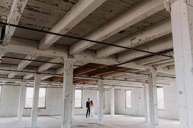 On our 4th floor you will find a raw unfinished space, perfect for first looks ♡