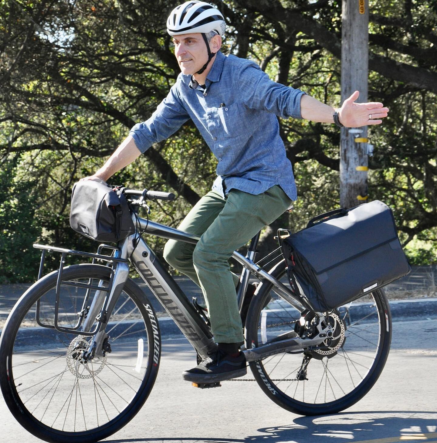 Excited that this project is finally out in the wild. The Magnate is a unique bag that can be a pannier, messenger, or a backpack. You can check out all of the details over at the @twowheelgear website. 📷 @beckallee