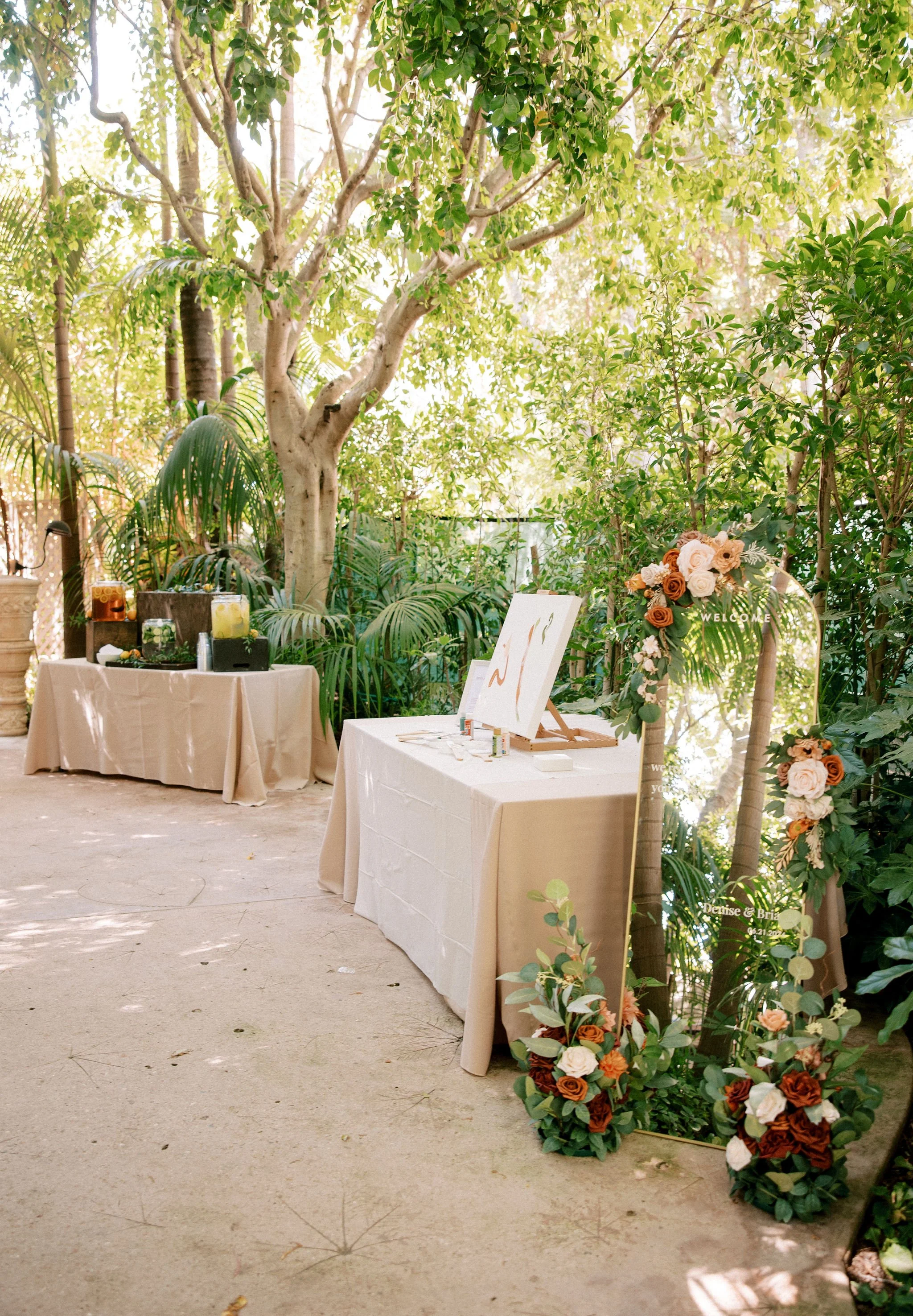 hartley-wedding-floral-welcome-table