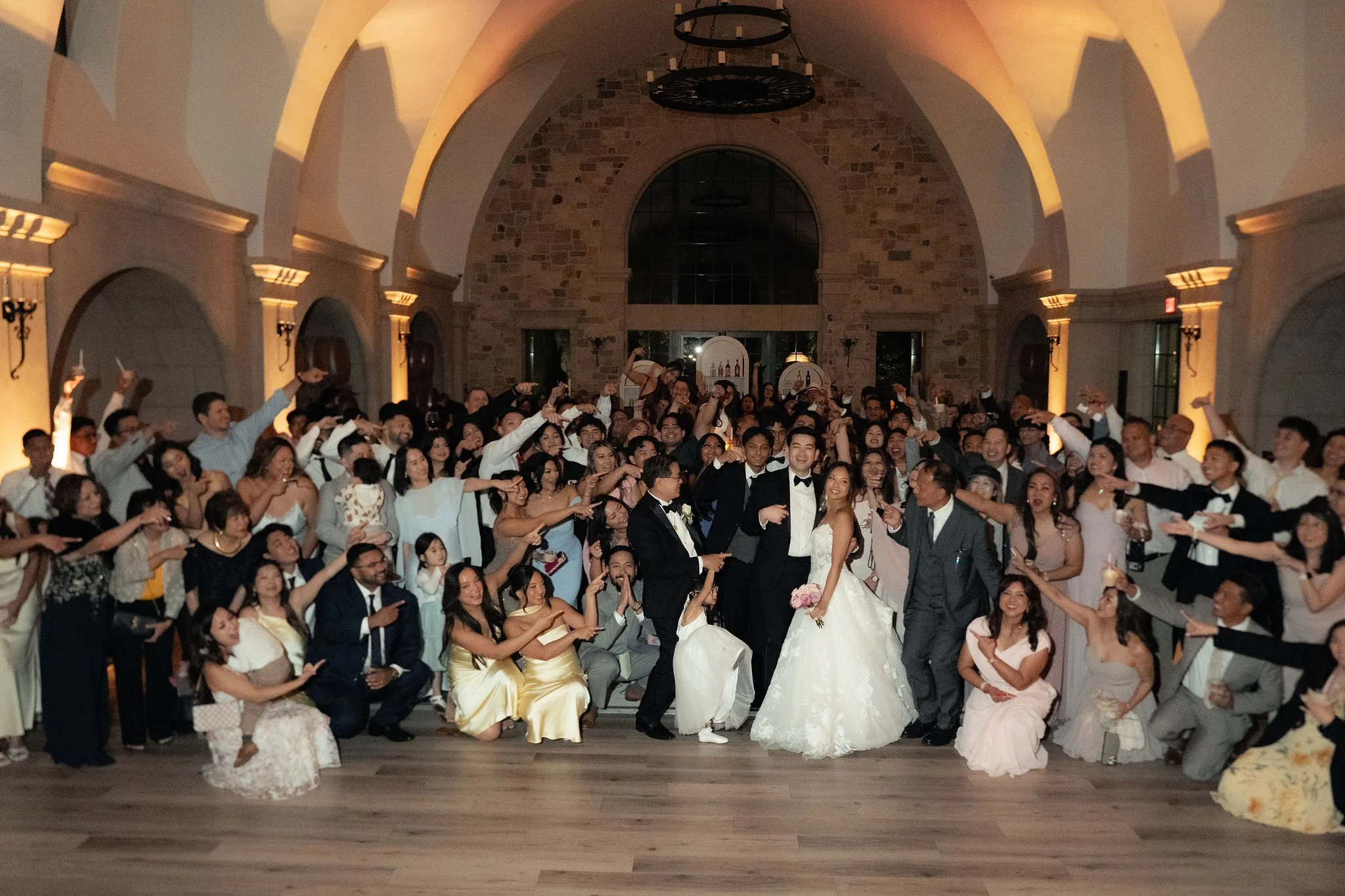 moserate-winery-wedding-reception-group-photo