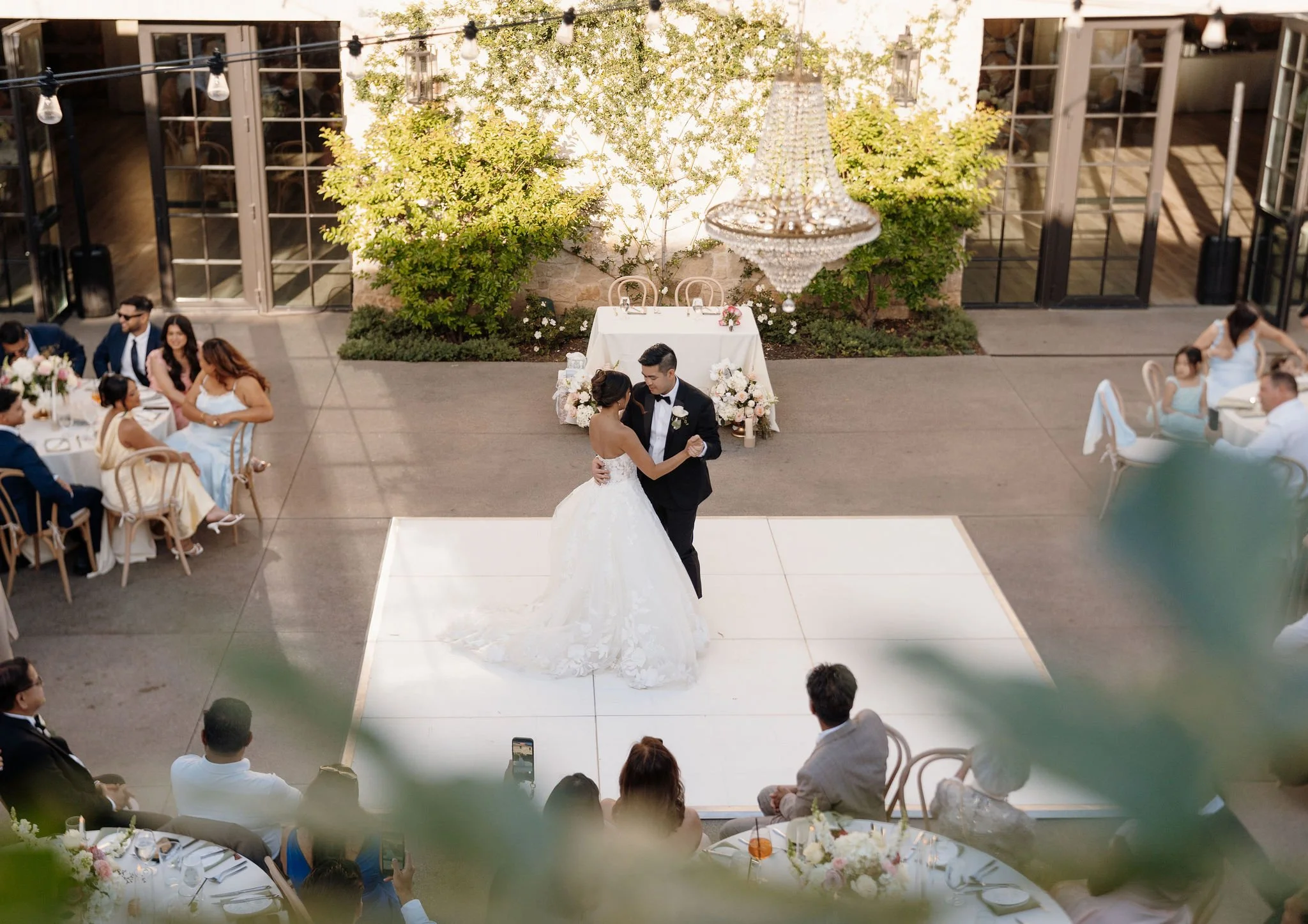 moserate-winery-wedding-first-dance-courtyard