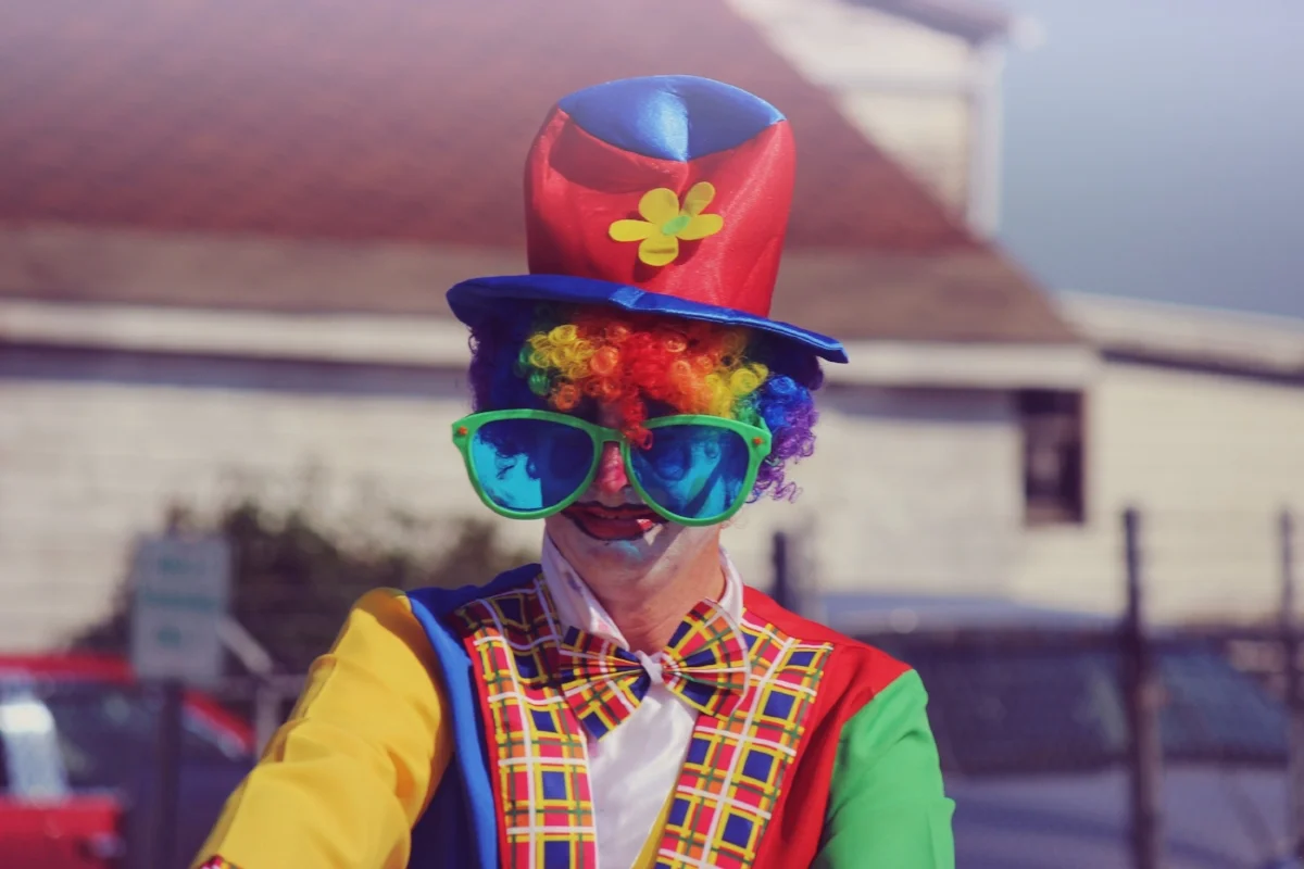 embryo-transfer-superstitions-traditions-green-clowns.jpg
