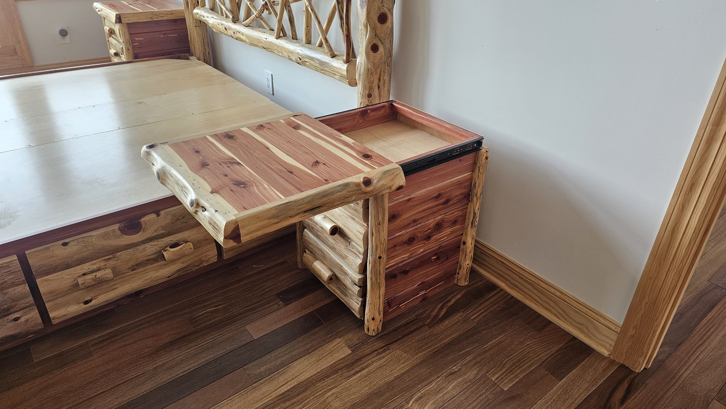 Red Cedar Twig Slide Top (3).jpg