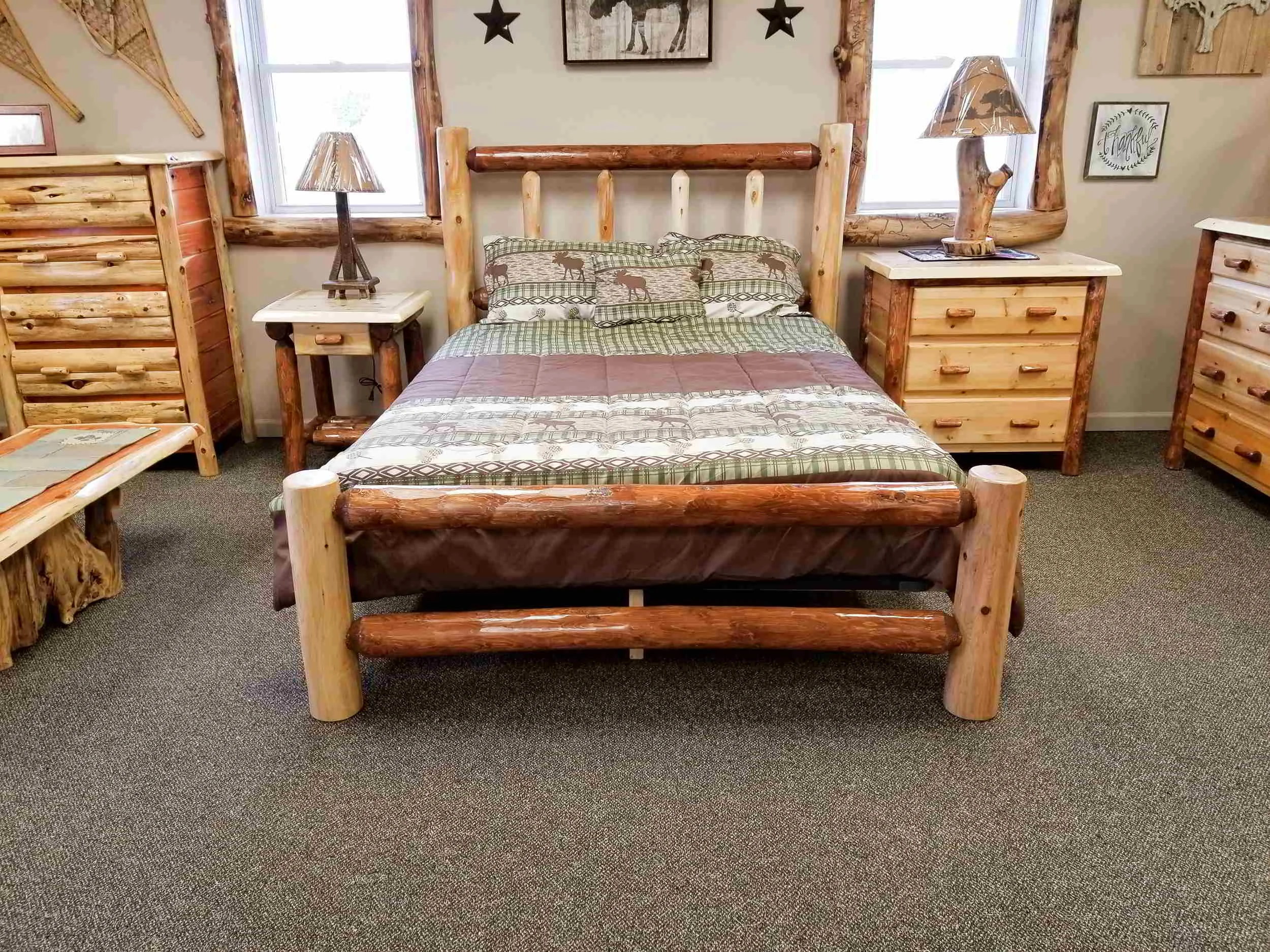 White Cedar Queen Bed-1.jpg