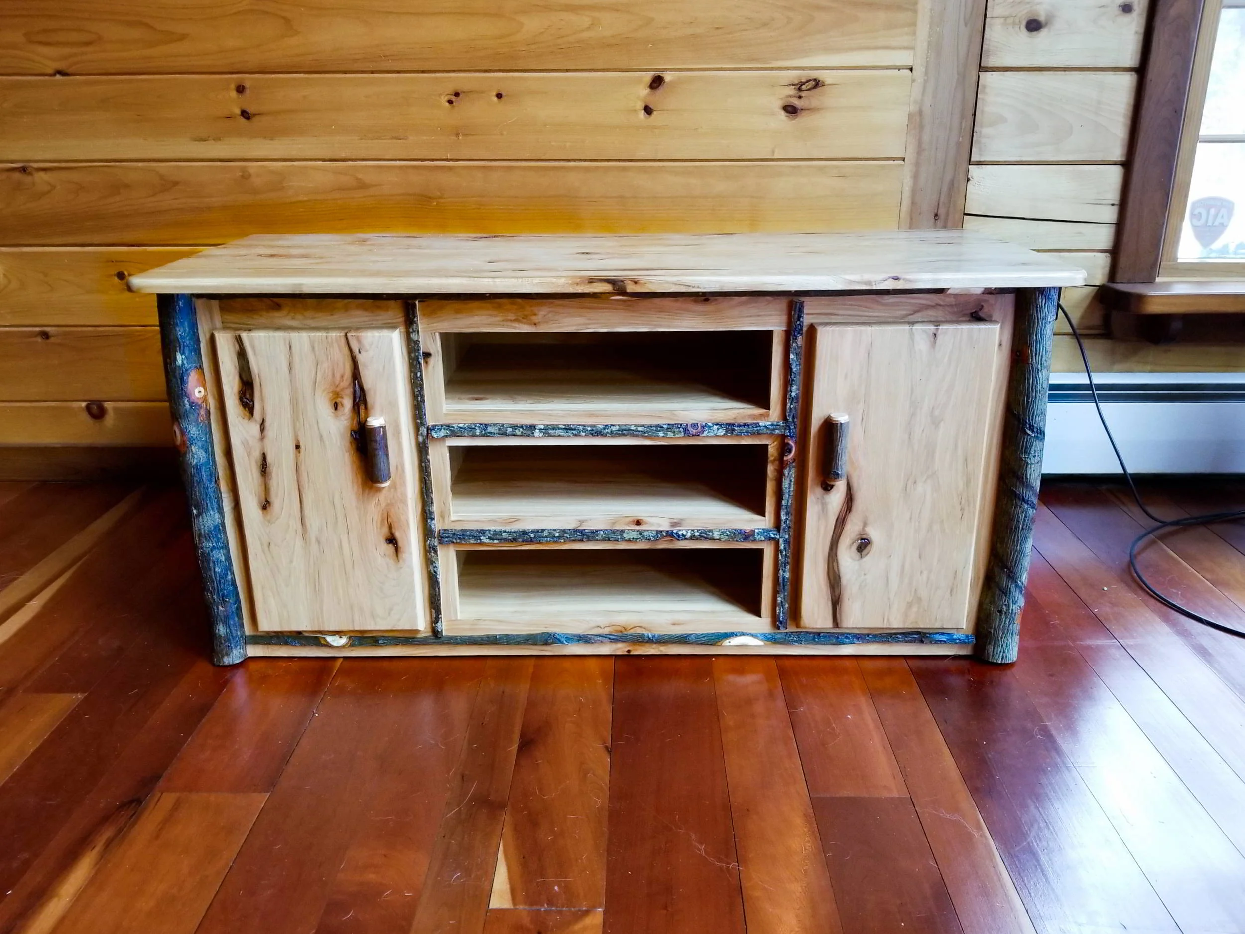 Hickory plasma tv stand 4-1.jpg