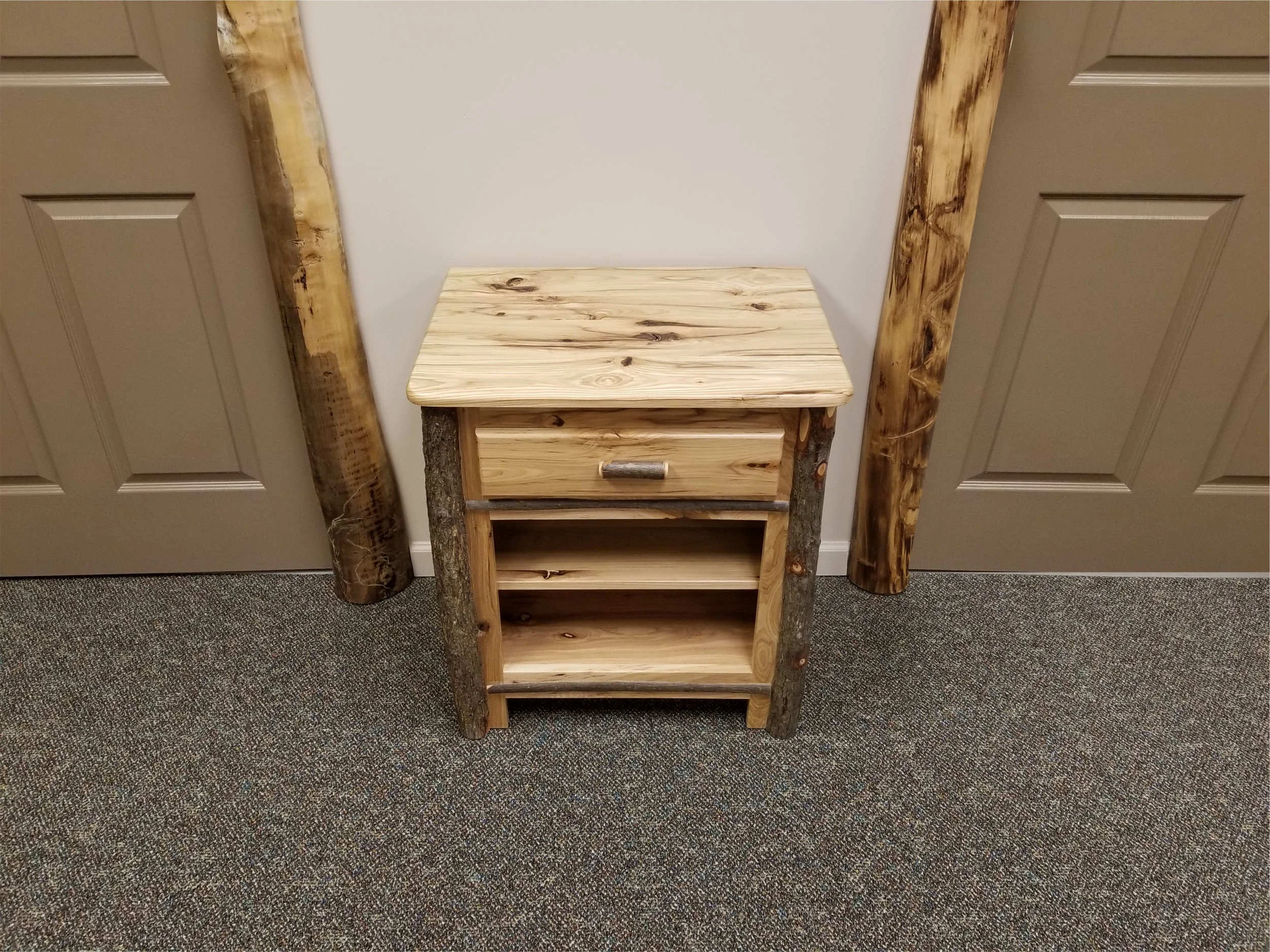 hickory endtable 2.jpg