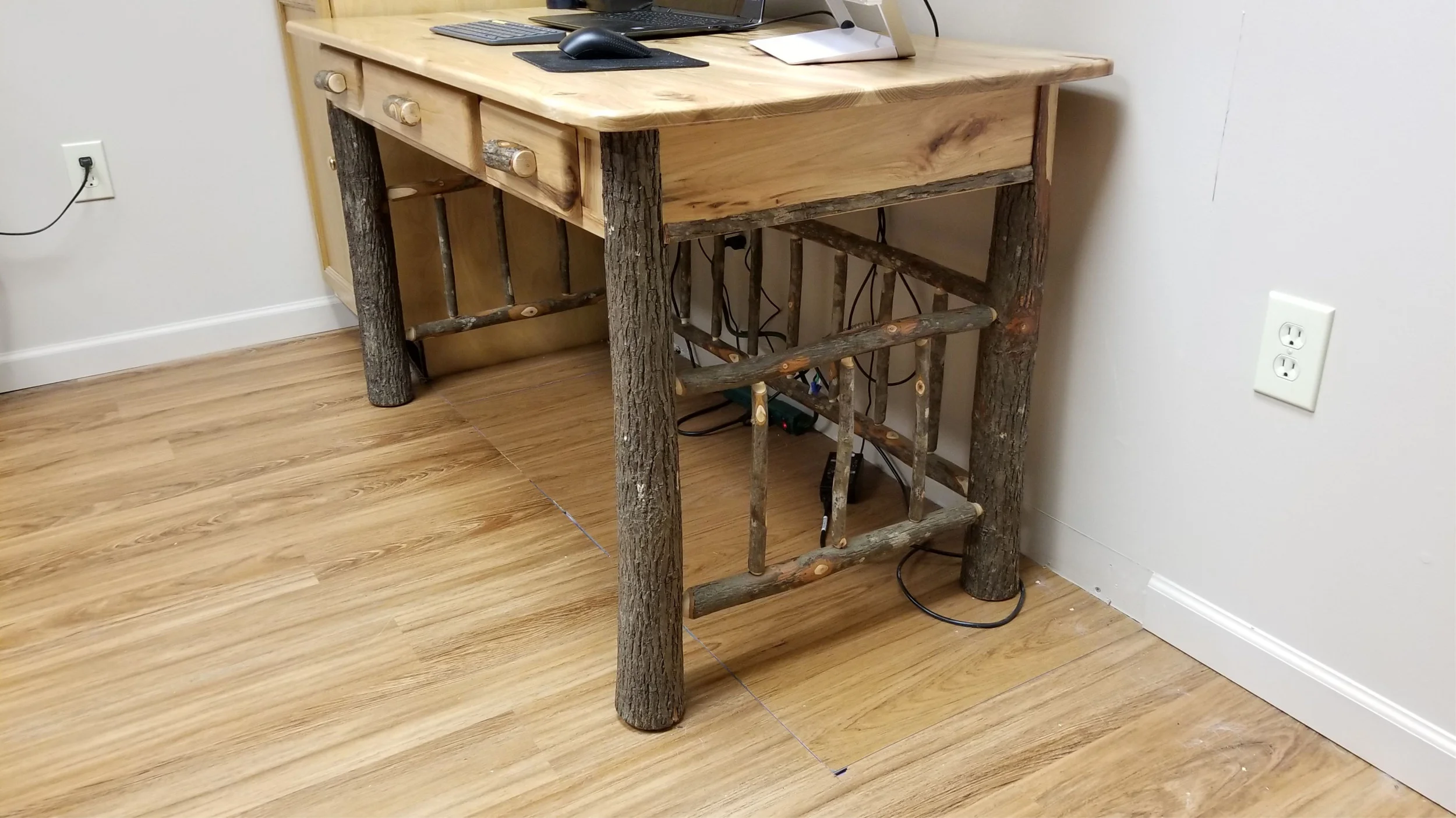 hickory foremans desk 5.jpg