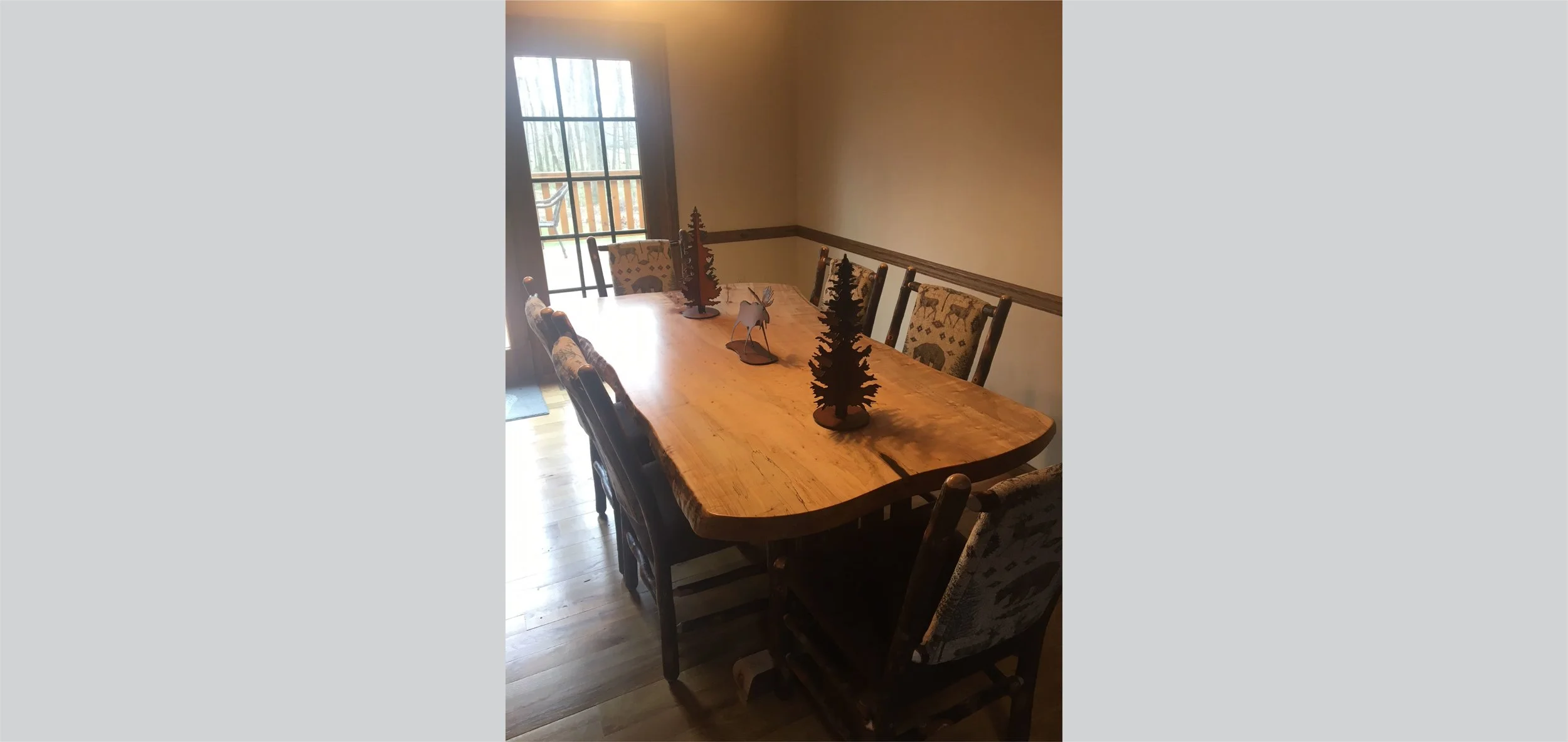 Chaires Table.jpg