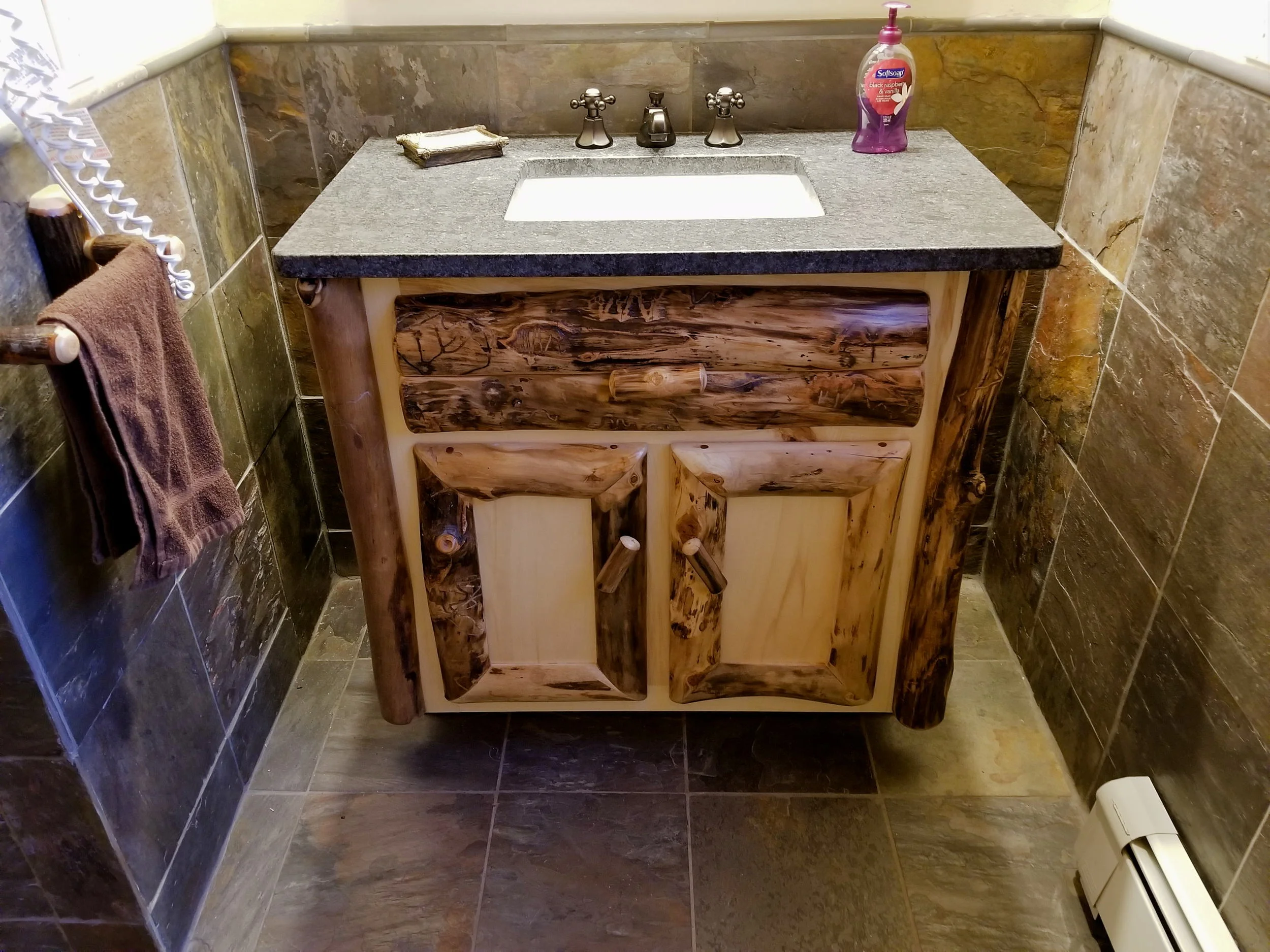 Big Pocono Lodge Bathroom (2).jpg
