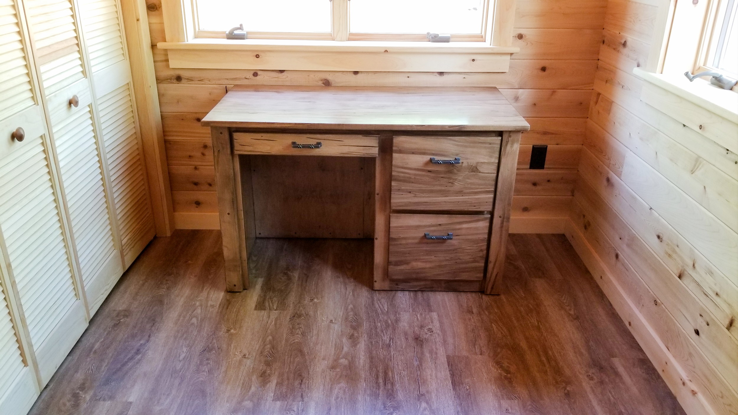 Maple Desk-1.jpg