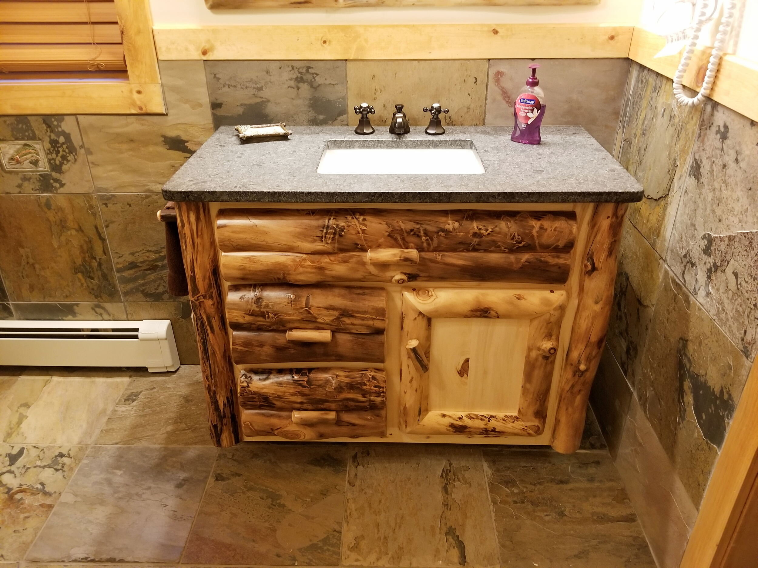 Big Pocono Lodge Bathroom (5) (2019_07_09 20_40_46 UTC).jpg