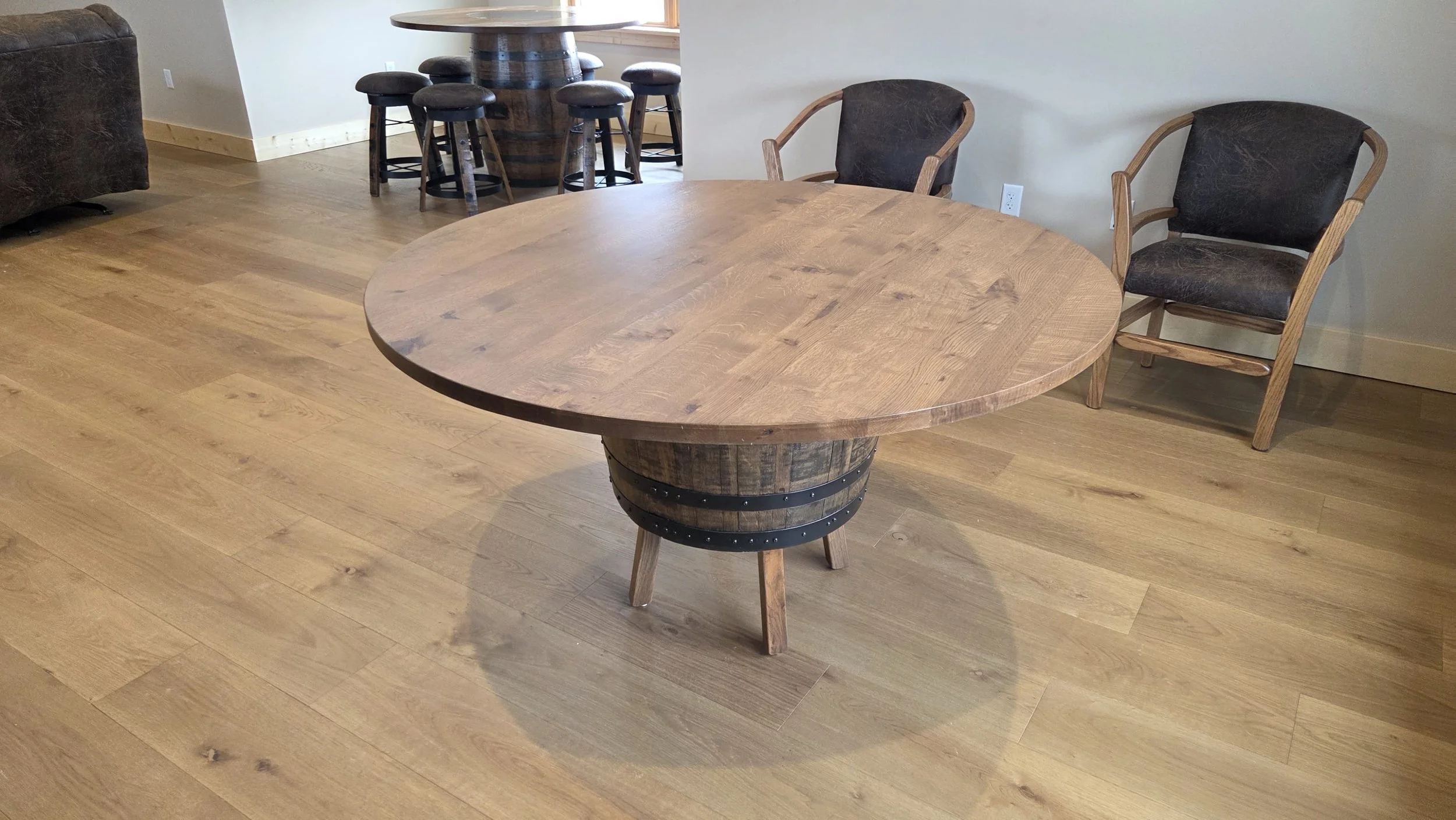 Barrel Table With Legs (2).jpg