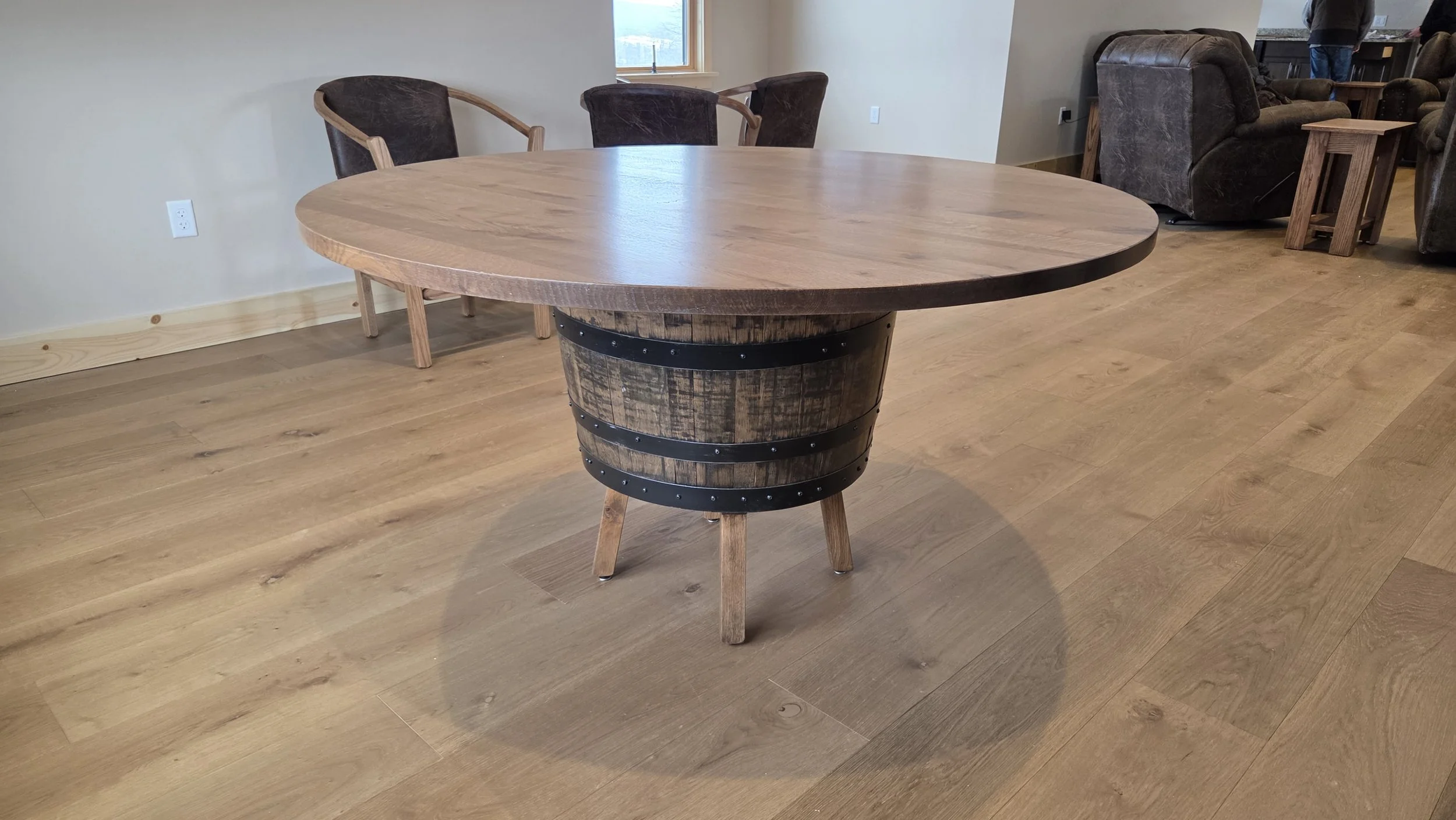 Barrel Table With Legs (4).jpg