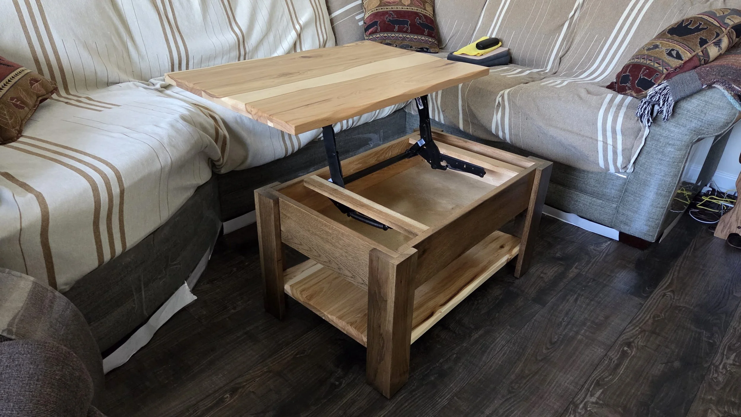 Hickory Coffee Tablw with Lift Top (4).jpg