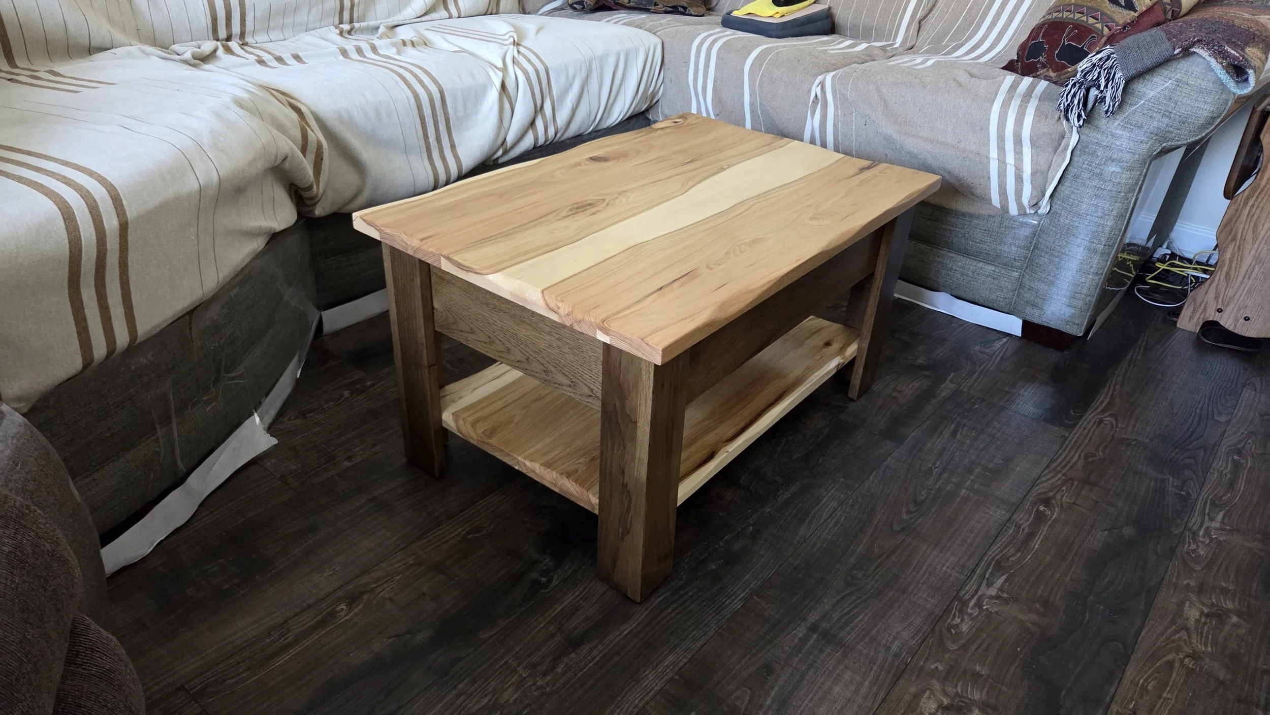 Hickory Coffee Tablw with Lift Top (3).jpg