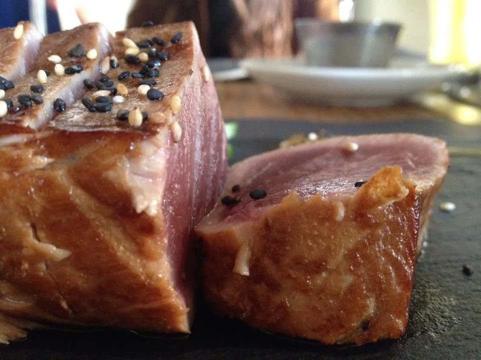 Tataki de Atún Rojo de la Almadraba de la primera levantá en Tarifa, Cádiz. No comment!
