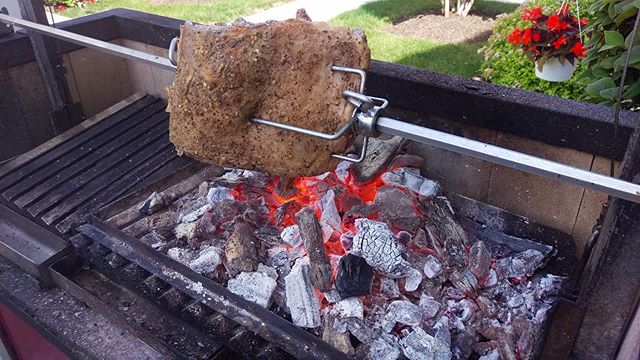 Our friend @blairvanacore making the most of his custom full rotisserie spit on his Gauchito sized grill base. A beautiful slow-cooked wood-fired roast never fails to please. .
.
.
.
#woodfired #grillthisway #gauchogrills #argentinegrill #parrilla #slowcooked #woodburning #rotisserie #roast #grilling #bbq #grill #backyardbbq #tasty #spitroast