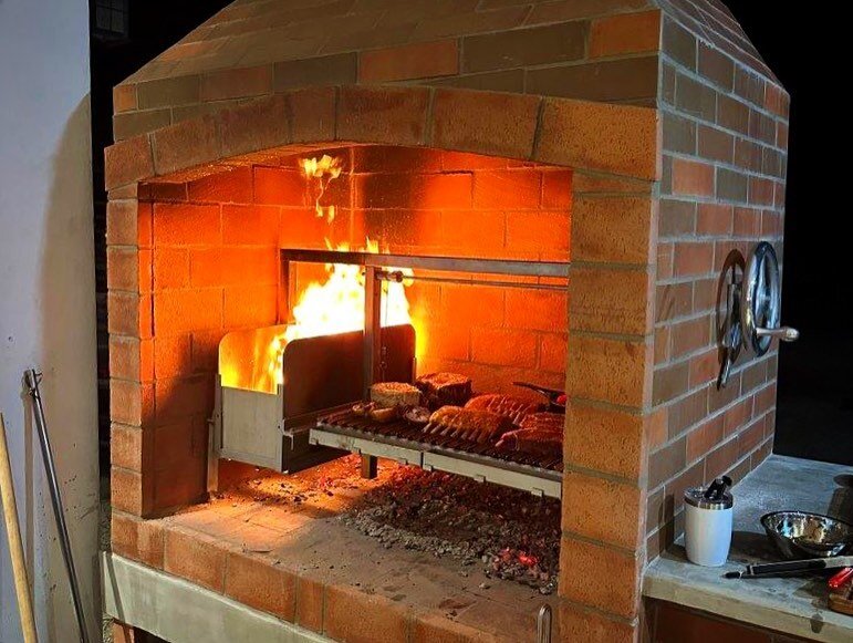 Fire it up!
What a great way to break in this Clasico Grill Insert. 
.
.
.
.
.
.
.

#grilling #outdoorkitchen #woodfired #parrilla #outdoorliving #grill #asado #patio #backyard #fireplace #woodfiredgrill  #madeinamerica#outdoorcooking #argentiniangri