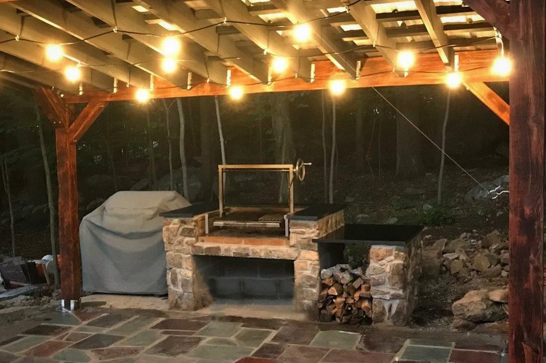 Night grilling&hellip;a nice relaxing night.
.
.
.
.
.
.
.
#grillthisway #grillinserts #outdoorkitchen #gauchogrills #relaxing #chillout #cookoutside #familytime #slowitdown #grilling #woodfired #backyarddreams #takeyourtime #enjoytheprocess #firesid