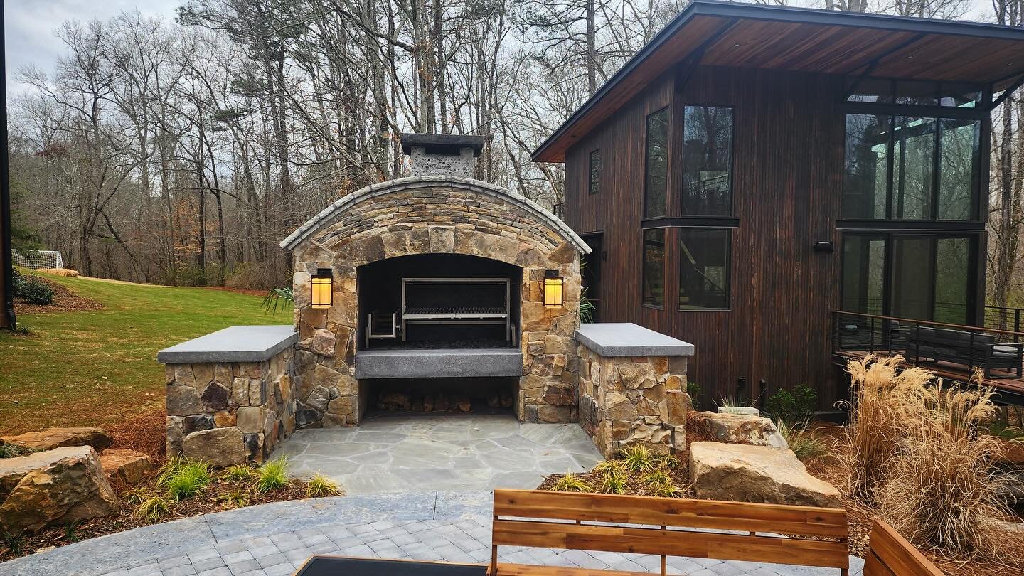 What a pleasure it would be to grill in this outdoor living space. 
.
.
.
.
.
.
.
#grillthisway #gauchogrills #clasico #grillinsert #argentinegrill #asado #brasero #homechef #grillmaster #patiodreams #outdoorliving #outdoorkitchen #madeinamerica #bui