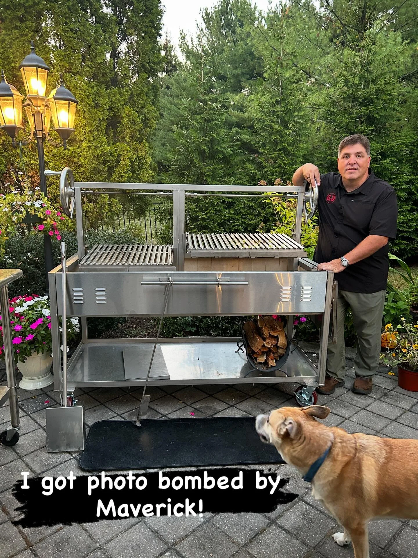 Dogs like the grill too. Or at least what comes off of it. 
.
.
.
#grillthisway #gauchogrills #doublegrill #photobomb #dogphotobomb #dogsandgrills #maverickstrikesagain #grillinandchillin #argentum