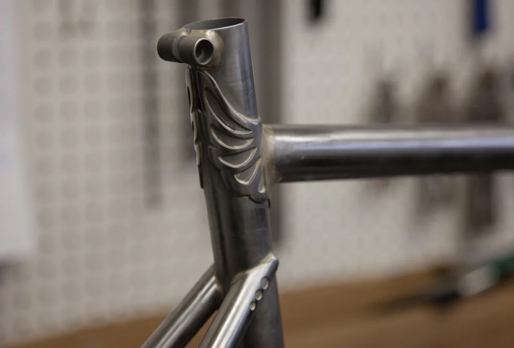 Winged lug