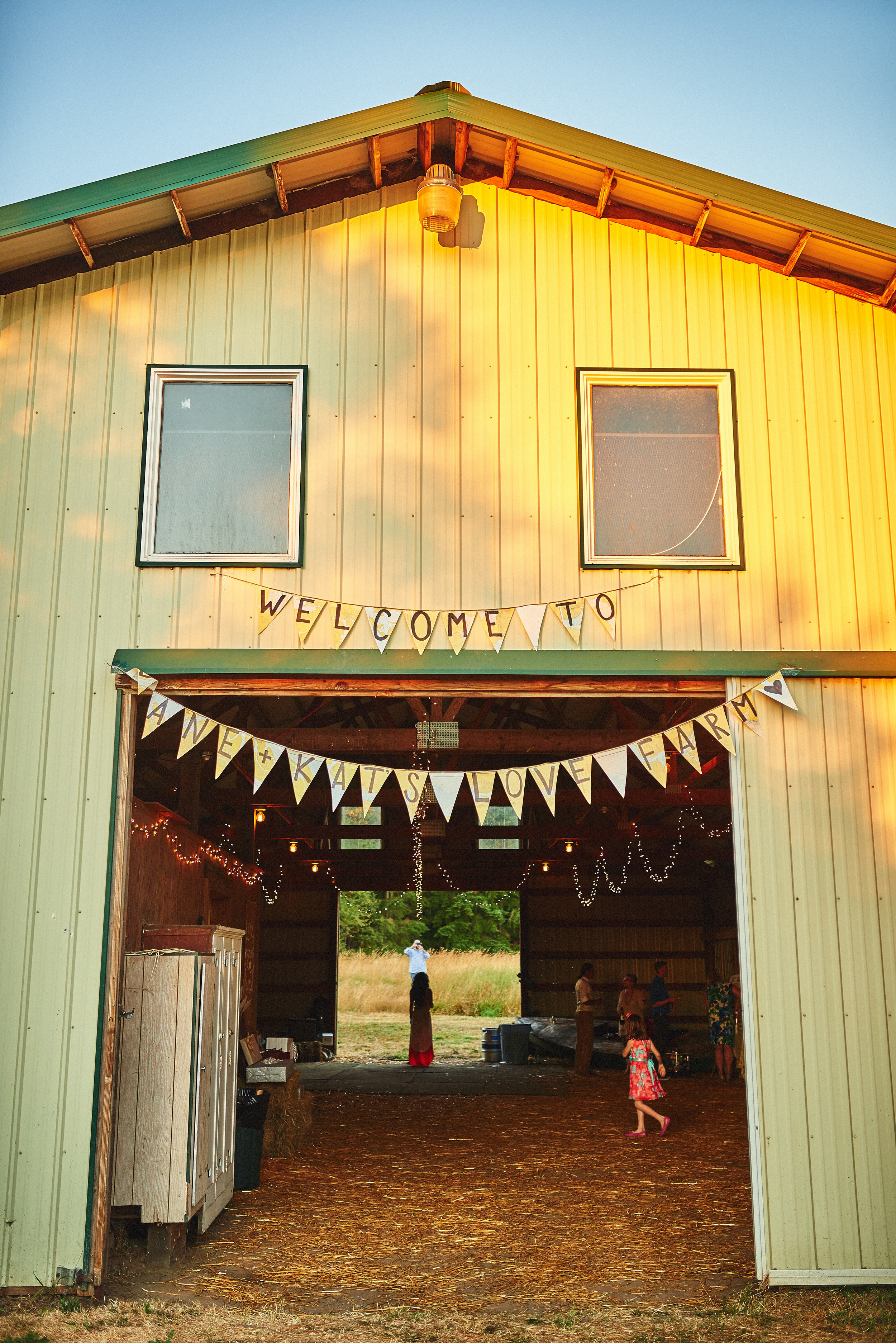 barn decorfarm wedding at plum nelli.jpg