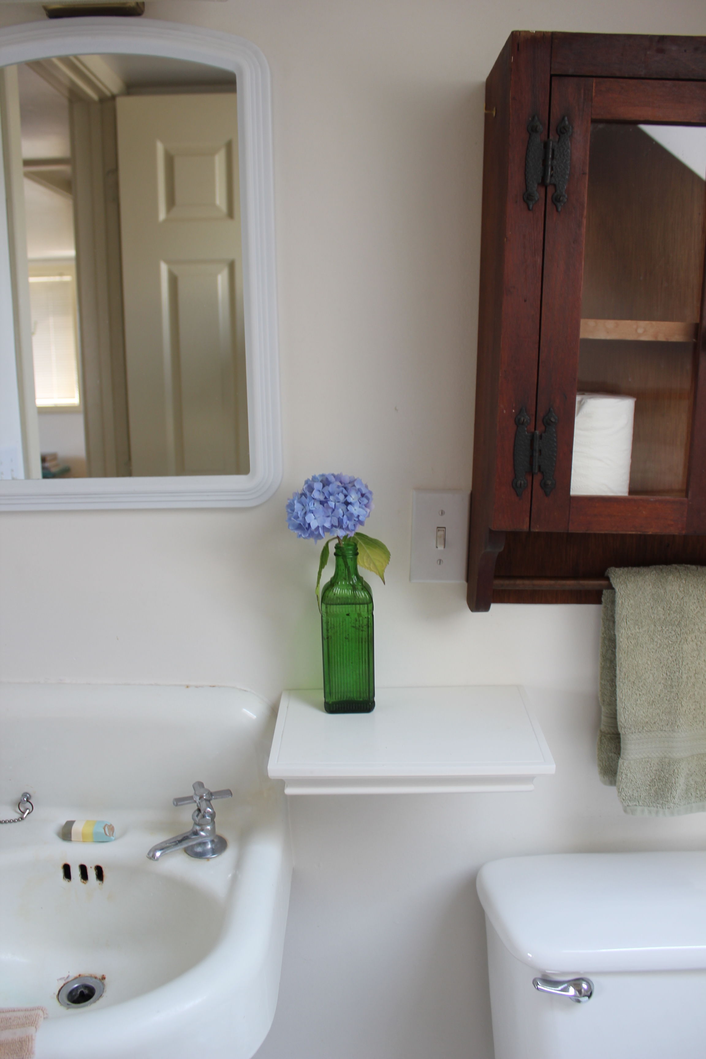 bathroom hydranga and vintage vase at plum nelli farm chic home rental.JPG