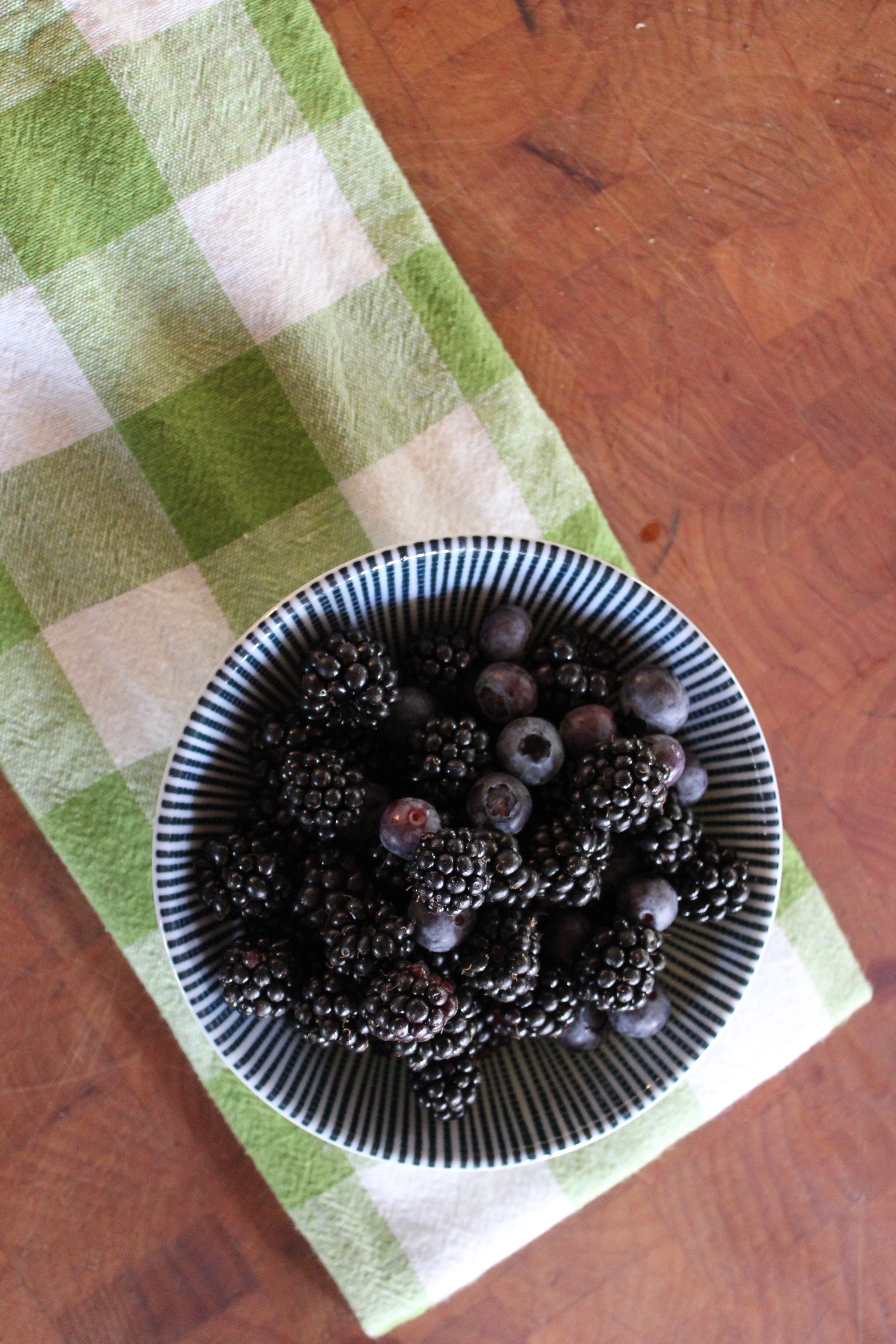 blackberry treats at plum nelli farmstay.JPG