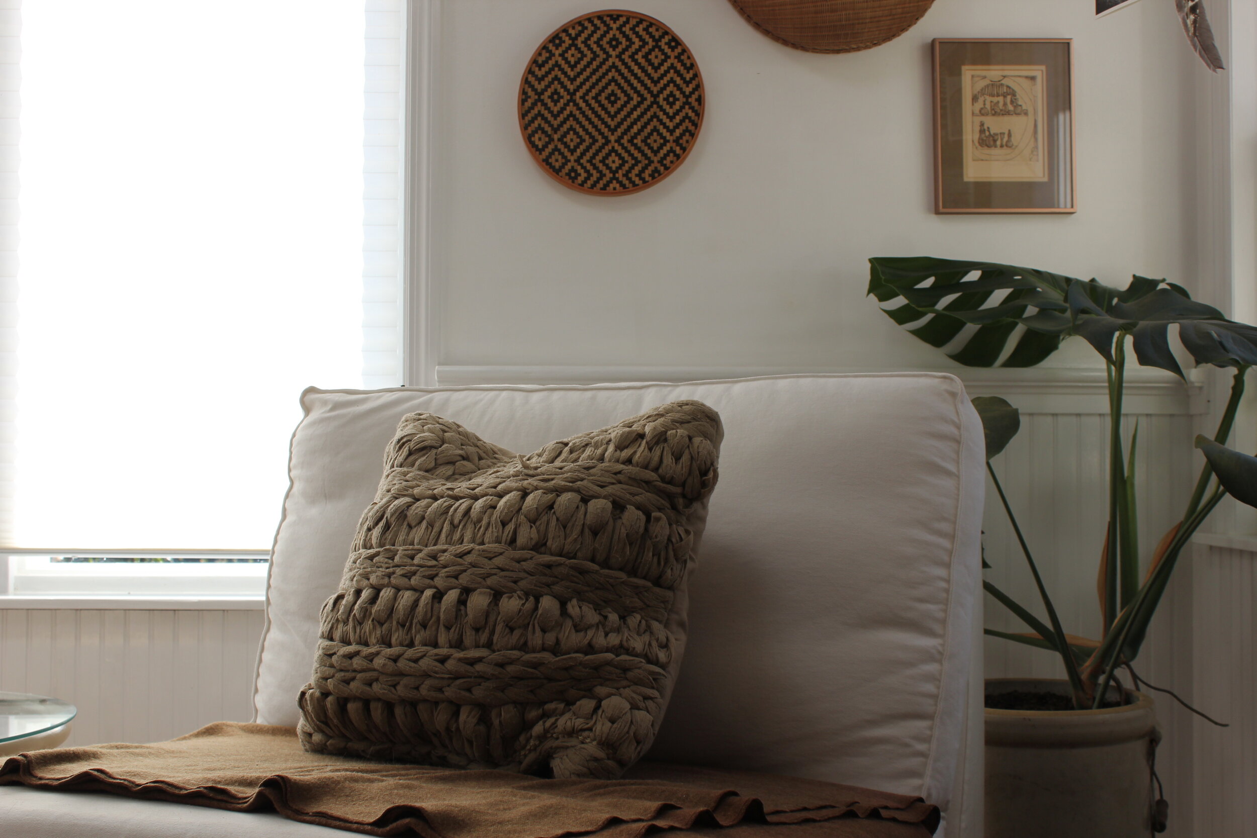 little cozy details clean living room at plum nelli.JPG