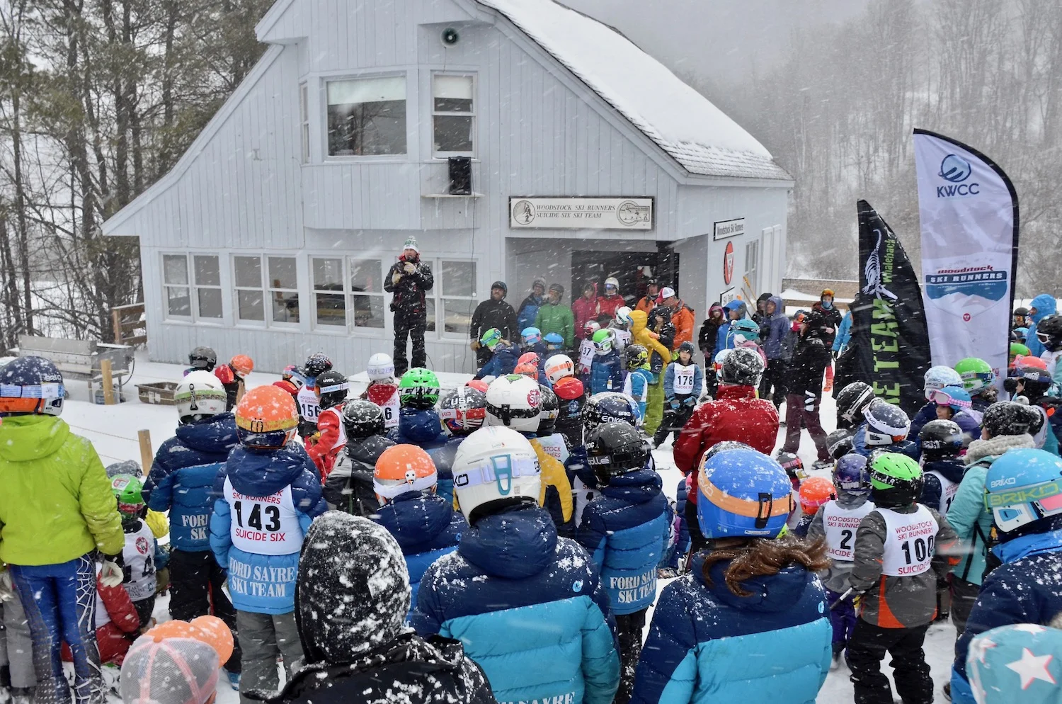 In heavy snow, Dave Steele explains the day’s events to all the participants outside the Ski Runners lodge.