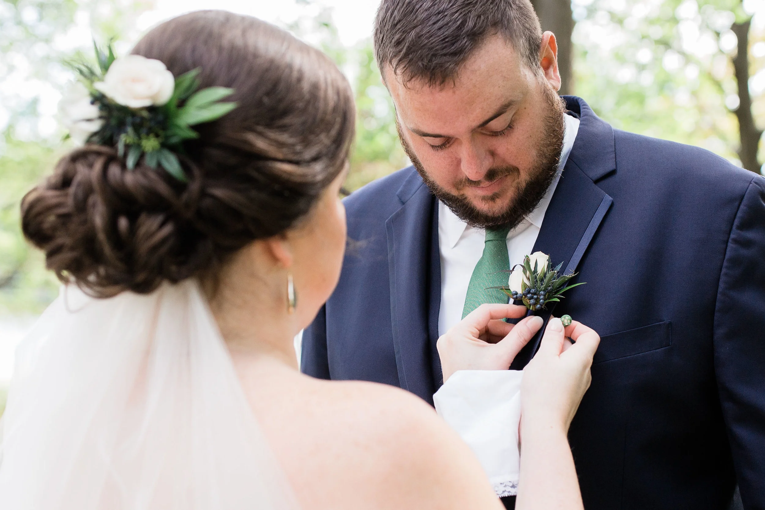 Floral Comb (left) & Magnetic Boutonniere (right) | Image by True Grace Creative